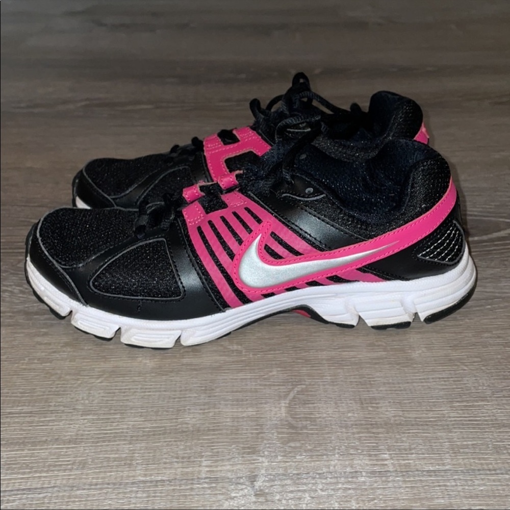 Pair of Nike sneakers only worn a couple of times